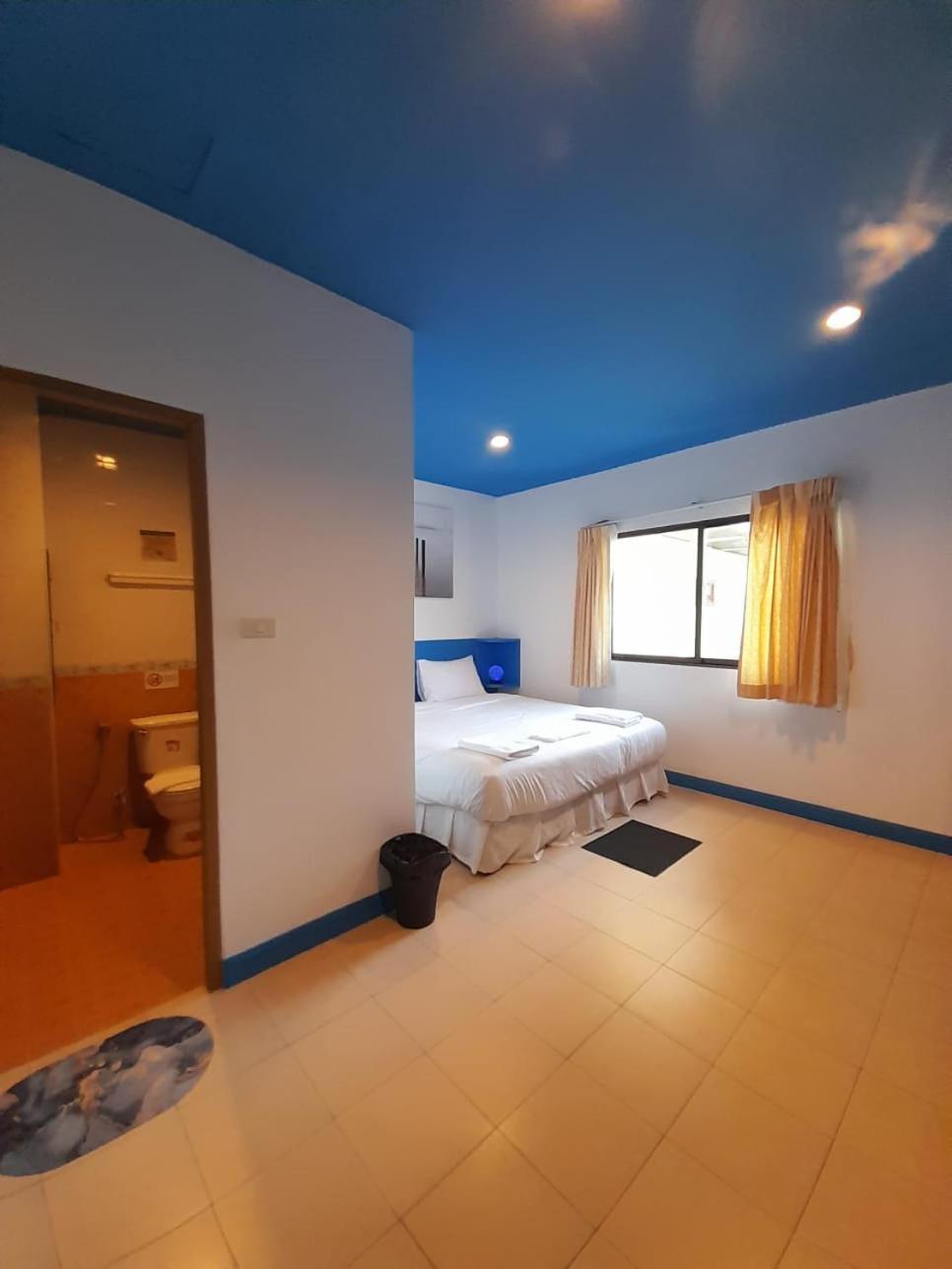 Blue Planet Hotel 3*